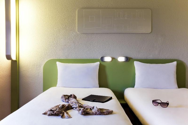 Ibis Budget Versailles Coignières Exterior foto