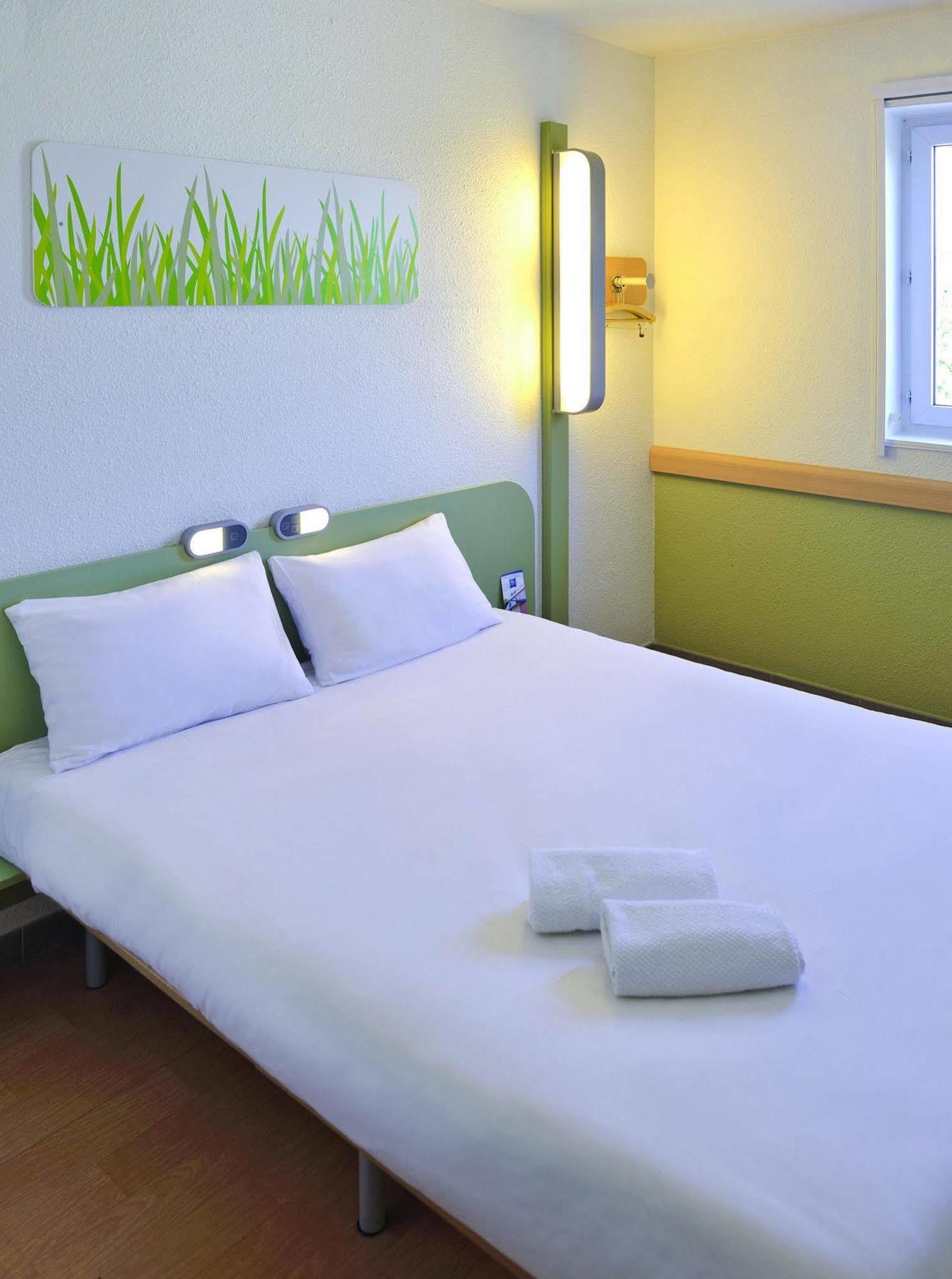 Ibis Budget Versailles Coignières Exterior foto