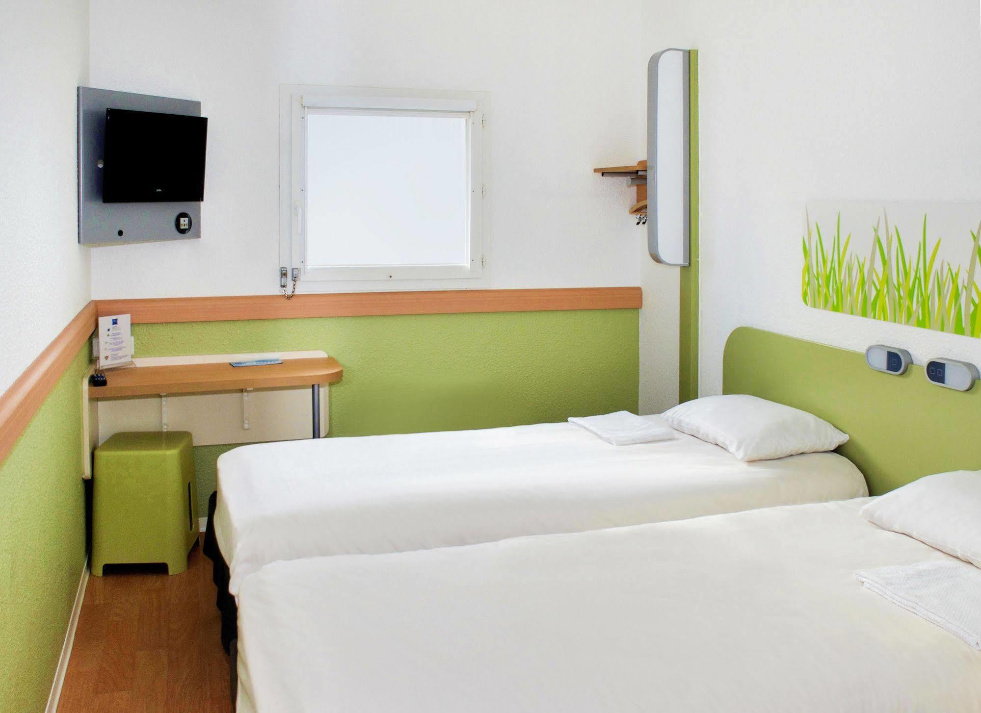 Ibis Budget Versailles Coignières Exterior foto